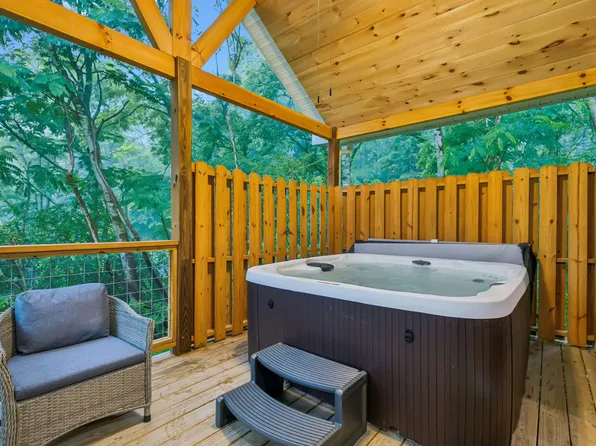 1012 Pinyon Cir, Pigeon Forge, TN 37863