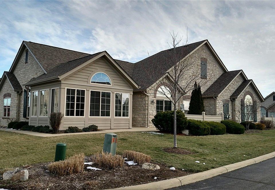 2nd image of 2770 Canterbury Cir #19A