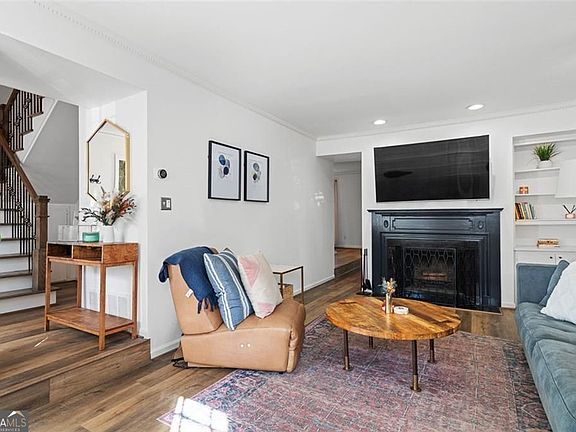 4th image of 1105 Clairemont Ave APT P