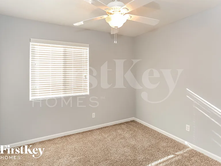 7404 Fencerow St — Photo 2