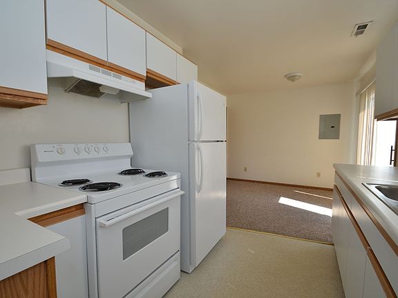 3rd image of 723 Fotis Dr #8
