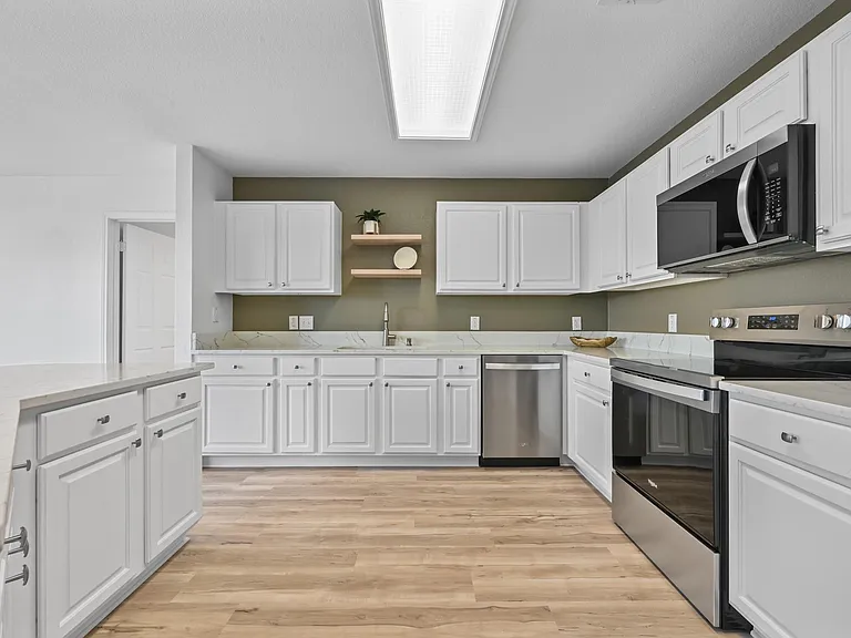 2412 Regal Park Ln — Photo 12