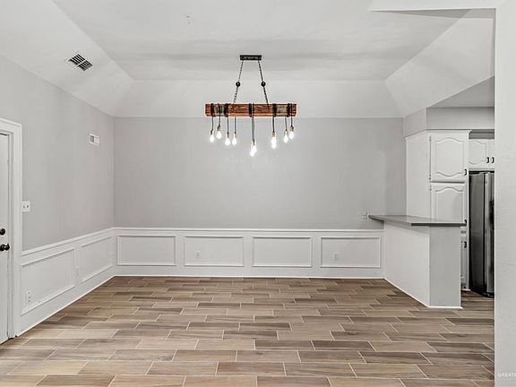 4th image of 1113 Redbud Ave