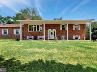 378 Keepsake Dr, Falling Waters, WV 25419