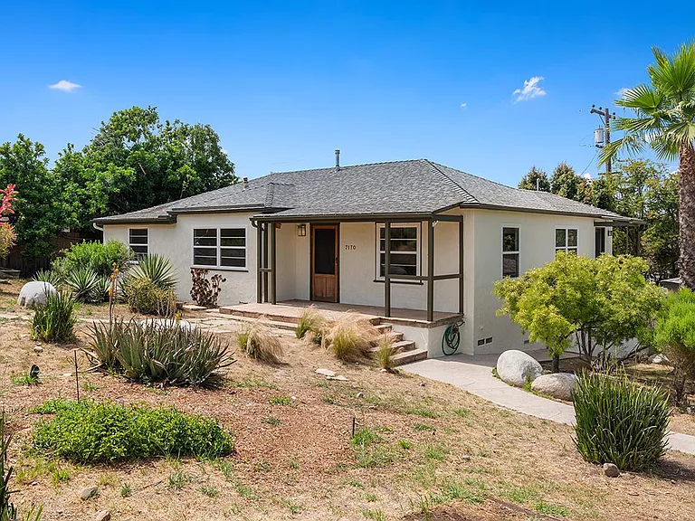 7170 Hybeth Dr — Photo 33