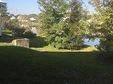 Back lake view, no fence