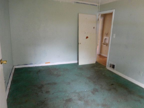 5th image of 1004 W Pecan St