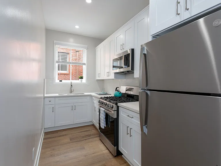 149 S Los Robles Ave — Photo 33