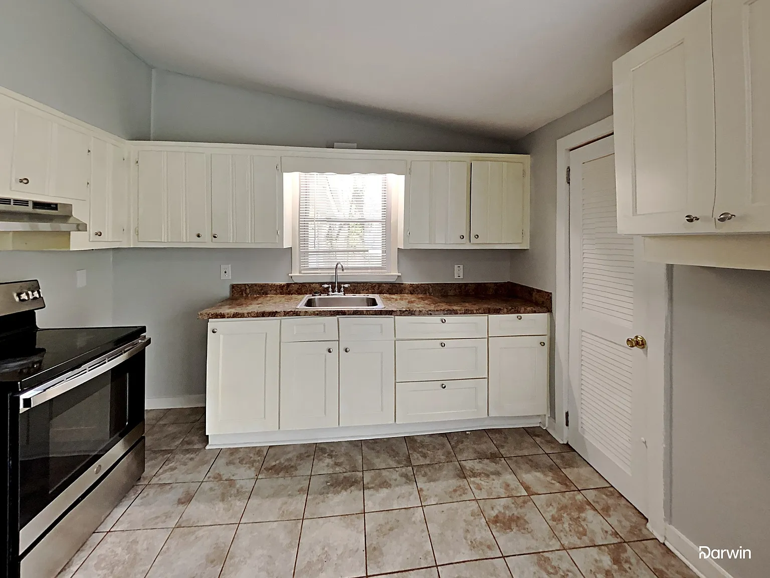 4 bed, 2.0 bath, 1200 sqft, $1,990 — Photo 4
