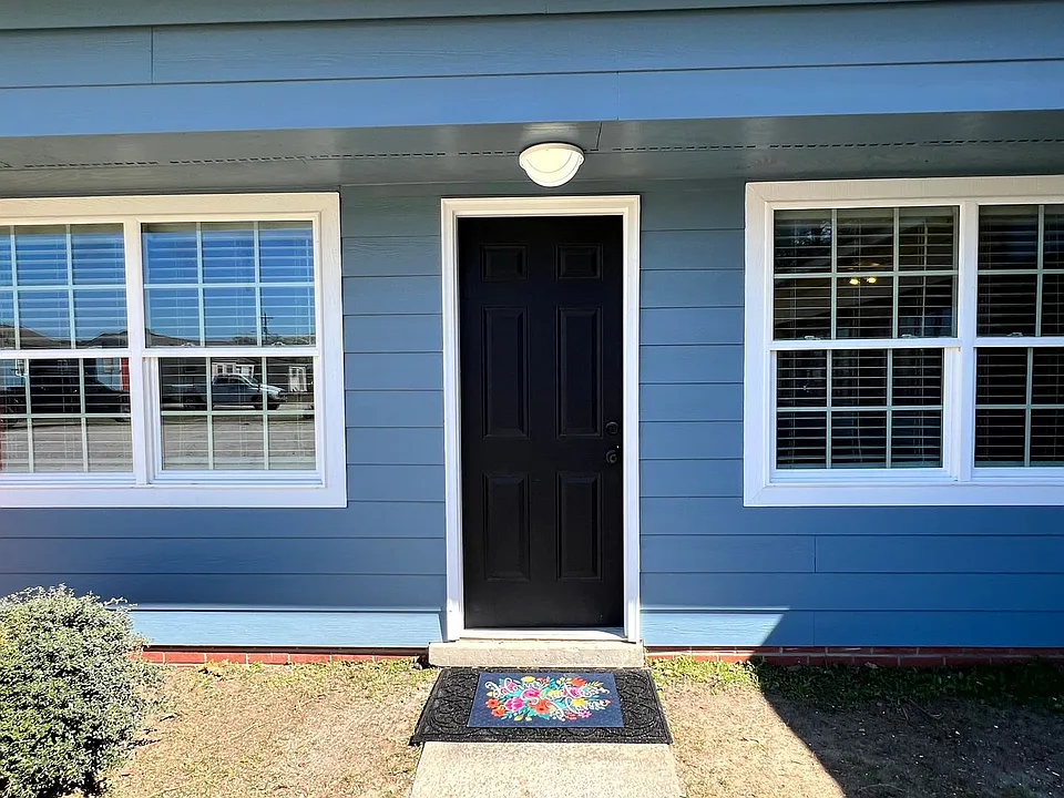 130B Eastwood Ave