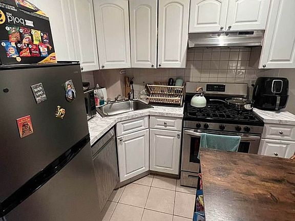 4th image of 580 Union St APT 2L