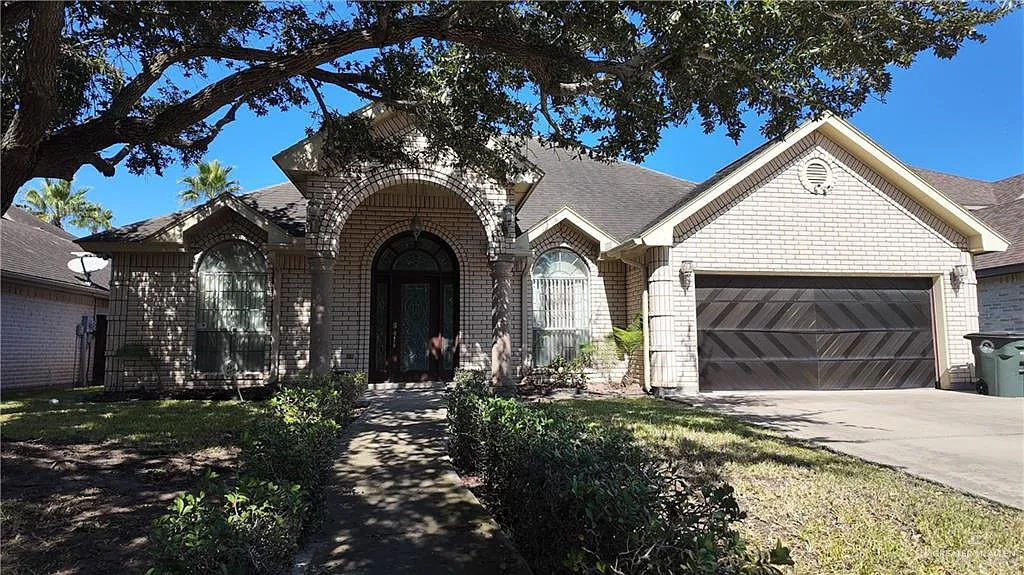 3 bed, 2.0 bath, 1959 sqft, $2,000 — Photo 1