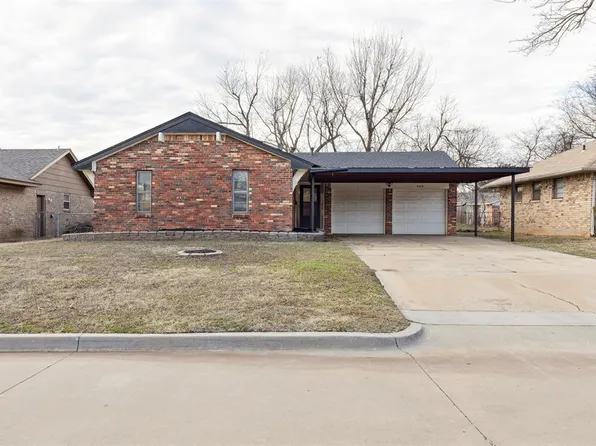 909 Highlander Dr, Moore, OK 73160
