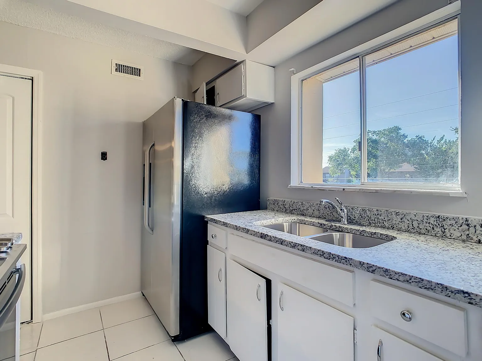 1000 Lake Of The Woods Blvd — Photo 2