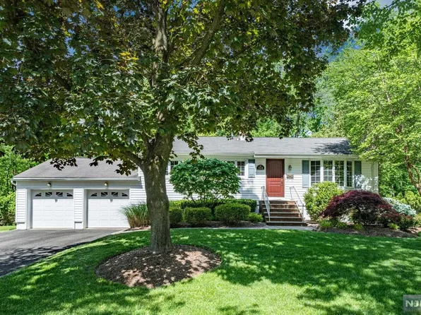 104 Cosman St, Washington Township, NJ 07676