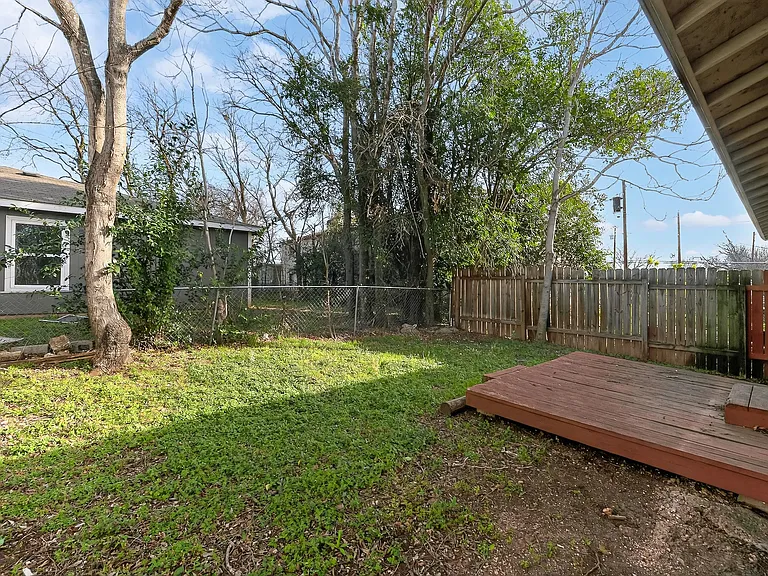 905 Parmer Ave #A — Photo 11