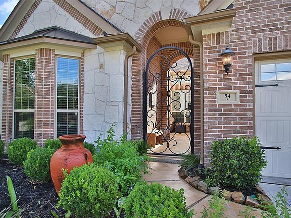 4th image of 54 Tioga Pl
