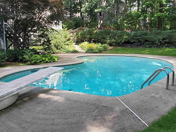 2nd image of 29 Catalina Ln