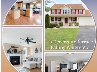 40 Devereaux Terrace Ct, Falling Waters, WV 25419