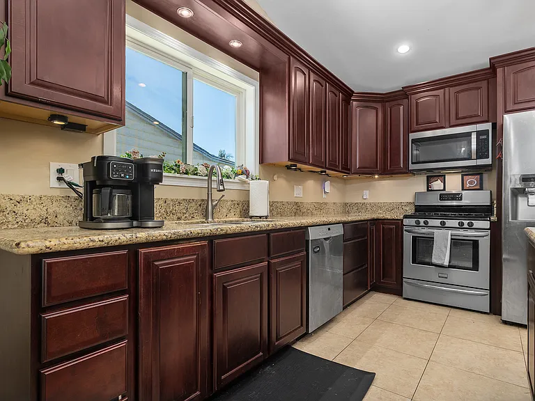 5371 Swarthmore St — Photo 7