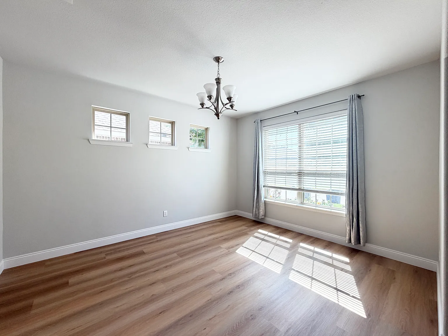 4 bed, 3.5 bath, 2847 sqft, $3,500 — Photo 3