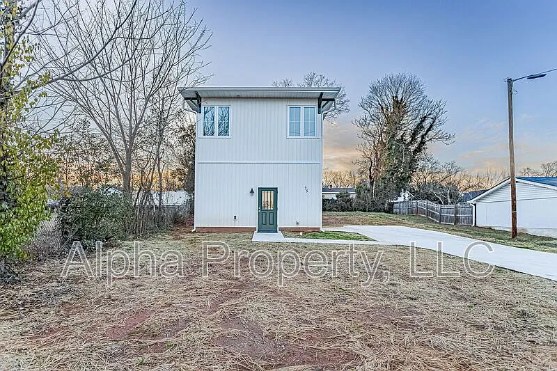 25 Ledbetter St