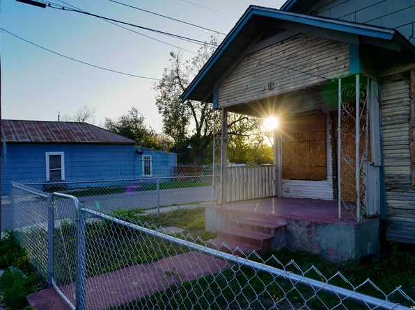 715 S TRINITY ST, San Antonio, TX 78207