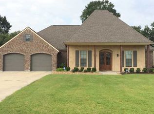 1068 Bear Creek Cir, Breaux Bridge, LA 70517