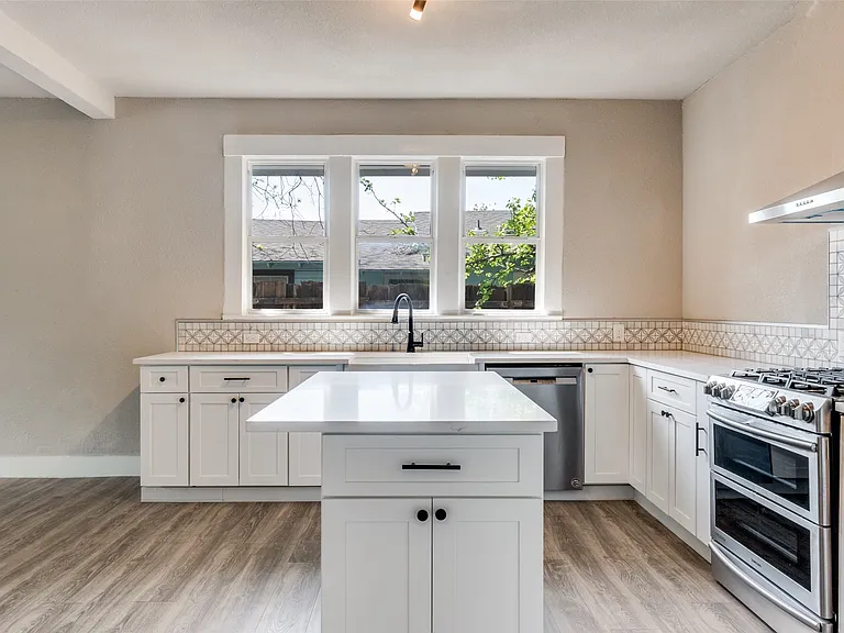 1247 Georgia Ave — Photo 18