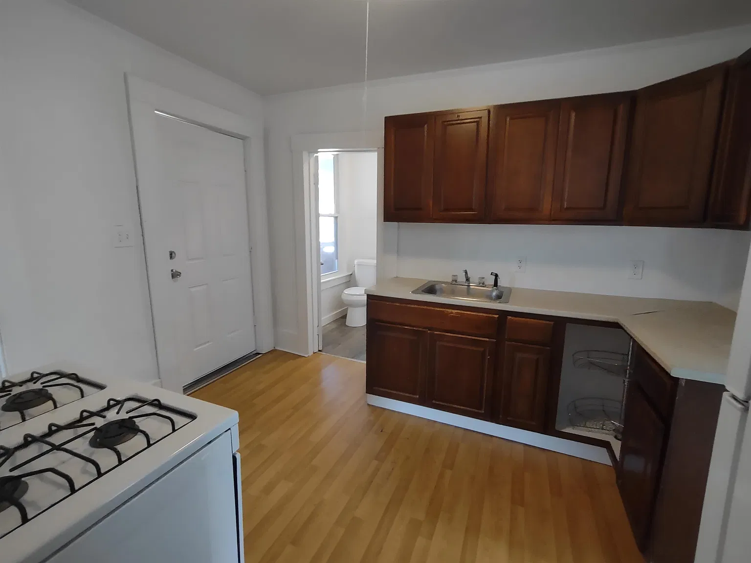 3 bed, 600 sqft, $1,800 — Photo 2