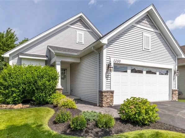 1250 Clear Pond Ln, Webster, NY 14580