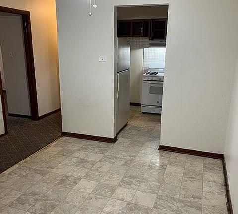2nd image of 550 Michigan City Rd