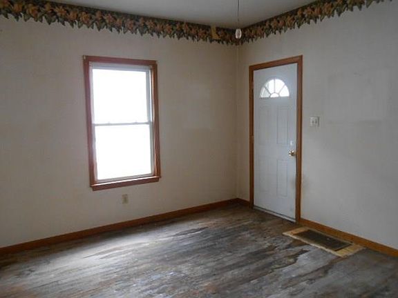 5th image of 1419 E Franklin St