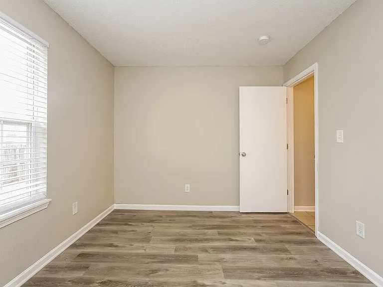 9796 Thomas Ln — Photo 10