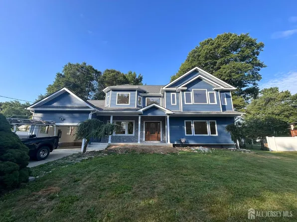 39 Shadowlawn Dr, Old Bridge, NJ 08857