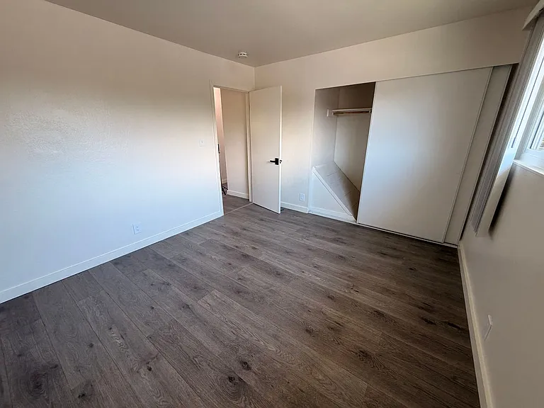 South Garden Apartments — Photo 17