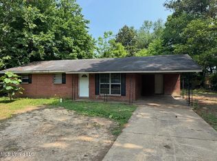 165 Greenbriar Cir, Holly Springs, MS 38635