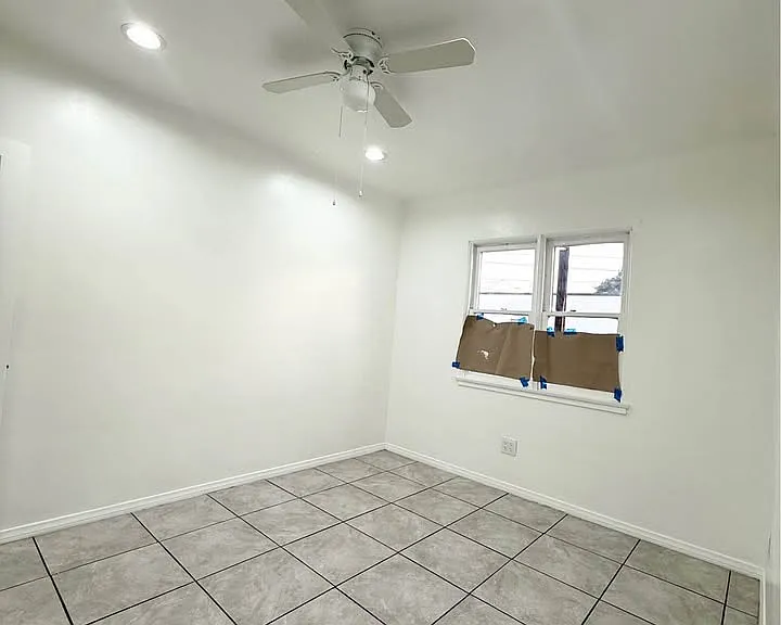 2444 Iowa Ave — Photo 15