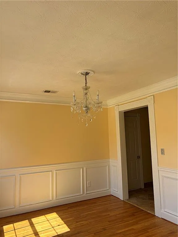 4 bed, 2.5 bath, 2196 sqft, $2,400 — Photo 4