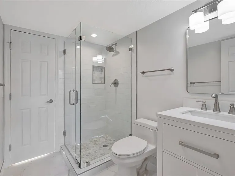 2400 NE 33rd Ave #212 — Photo 14