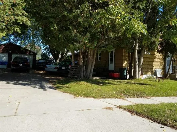 929 Circle Dr, Manitowoc, WI 54220