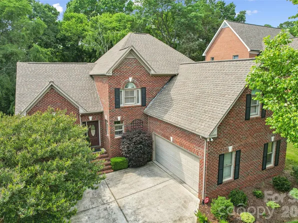 6784 Lynrose Ct, Charlotte, NC 28226