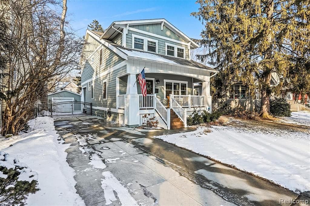 917 Hilldale Dr, Royal Oak, MI 48067 | Zillow