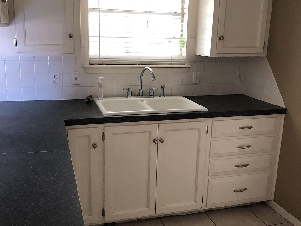 2nd image of 35 Holly Ln