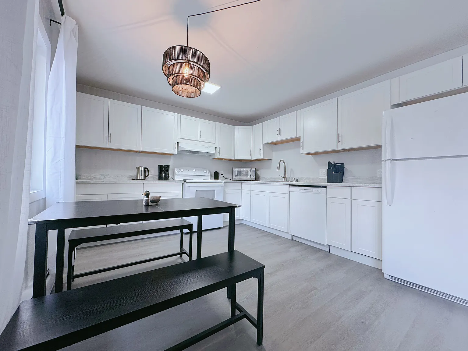 2 bed, 1100 sqft, $1,900 — Photo 3