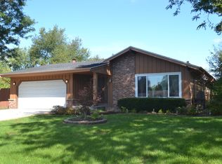 704 Rivermoor Pkwy, Waterford, WI 53185