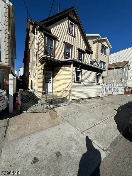 310 E Jersey St photo 1