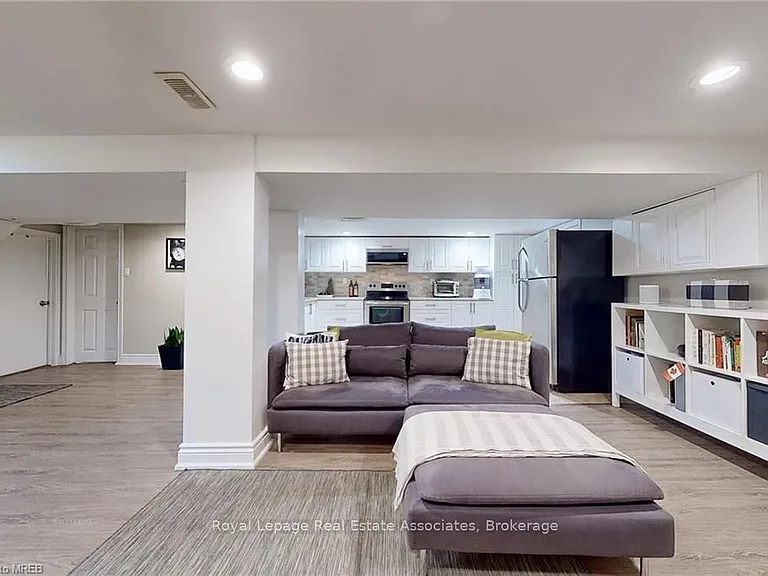 925 Kingsway Dr #BASEMENT — Photo 10