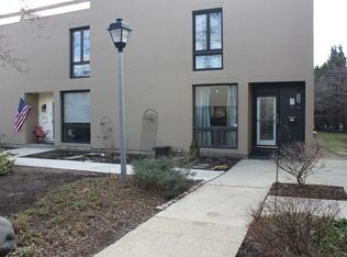 5 Maple Tree Ct, Elmhurst, IL 60126