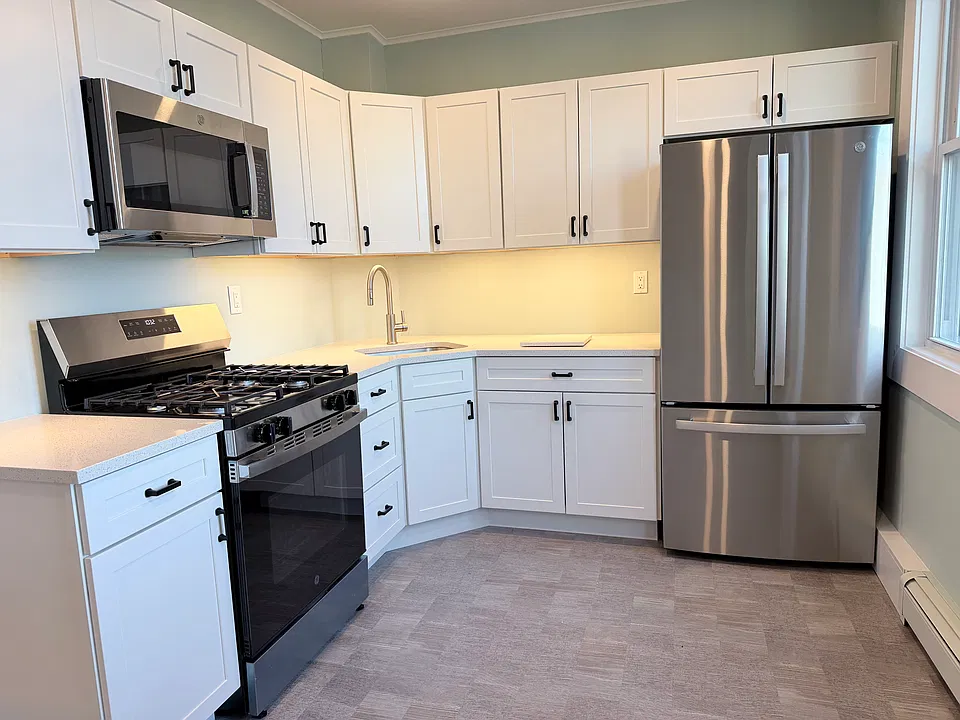 34 Brook St #3F